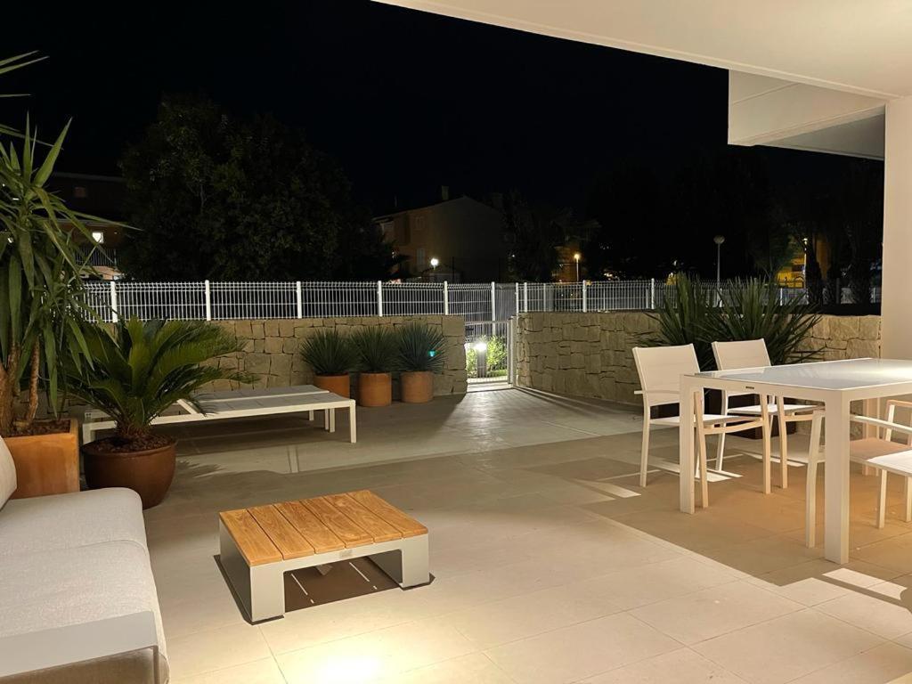 Prime Spanish Holidays - Marina Bay Apartment Jávea Exterior foto